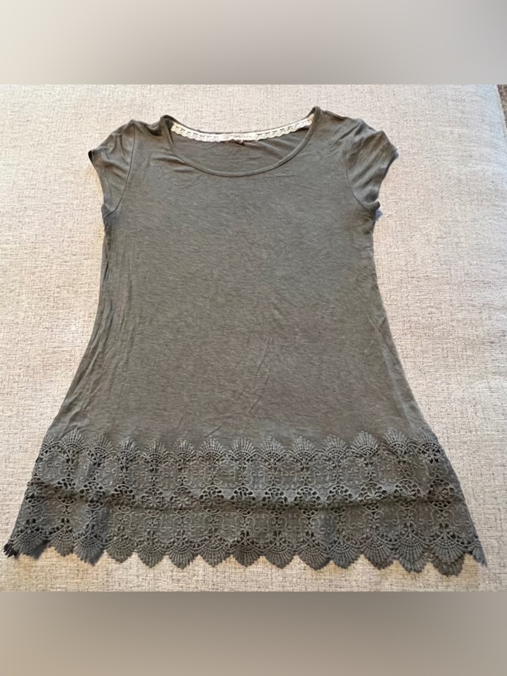 Women's Lace-Hem Short Sleeve Top